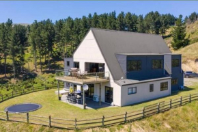 Rural retreat with the most incredible views!